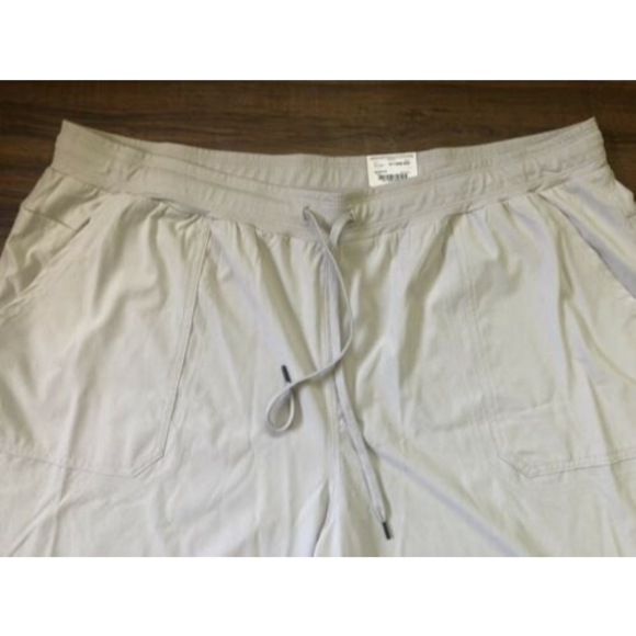 St John’s Bay Woman Stretch  Bermuda Shorts Khaki Plus Sz 3X Elastic Waist NWT - Picture 2 of 5